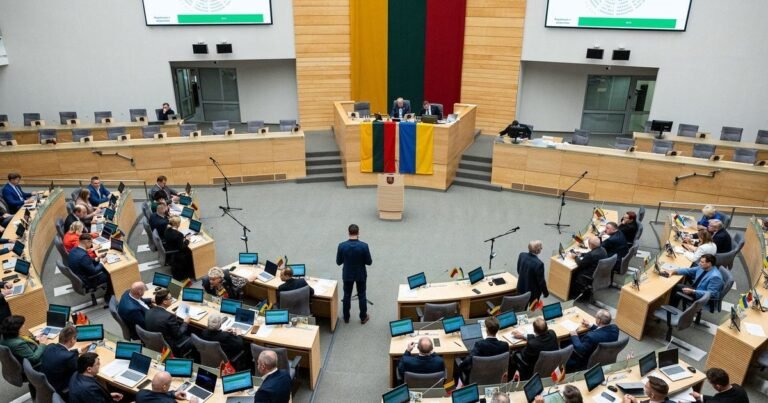 Seimas pasiruošė ypatingam scenarijui: kaip parlamentas dirbtų mobilizacijos ar karo padėties metu