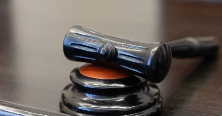 Teisiamasis spruko prie teismo Vilniuje: policija pradėjo tyrimą dėl pabėgimo