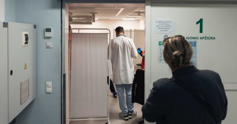 Gydytojus vilioja dešimtys tūkstančių eurų: ligoninių vadovai prabyla apie desperaciją