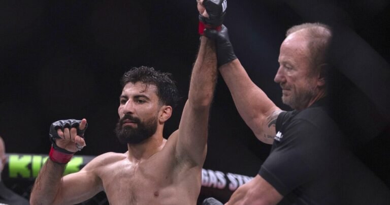 Nepralaimėjęs UFC kovotojas liko už borto: po septintos pergalės organizacija pateikė netikėtą sprendimą