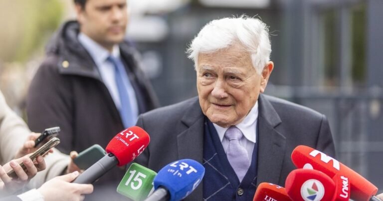Valdui Adamkui – ypatingas 100-mečio pagerbimas: lapkričio 3-iąją Lietuva išvys išskirtinį sveikinimą
