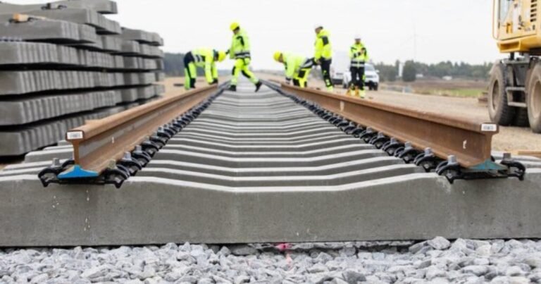 Strateginių projektų komisija keičia kryptį: didžiausias dėmesys – „Rail Baltica“ ir Klaipėdos uostui
